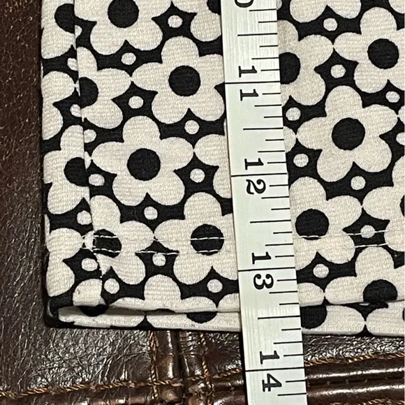 🖤 Altar'd State Sz Medium Floral Black White 3 Button 70’s Inspired Skirt Y2K - Picture 6 of 7